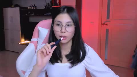 Snapshot of ms_emily_ chatting on 10-09-25, 12:36 ms_emily_ online show from 10-09-25, 12:36