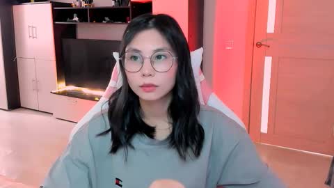 Snapshot of ms_emily_ chatting on 10-11-25, 09:30 ms_emily_ online show from 10-11-25, 09:30