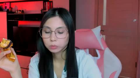 Snapshot of ms_emily_ chatting on 04-28-26, 11:15 ms_emily_ online show from 04-28-26, 11:15