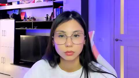 Snapshot of ms_emily_ chatting on 06-20-26, 10:51 ms_emily_ online show from 06-20-26, 10:51