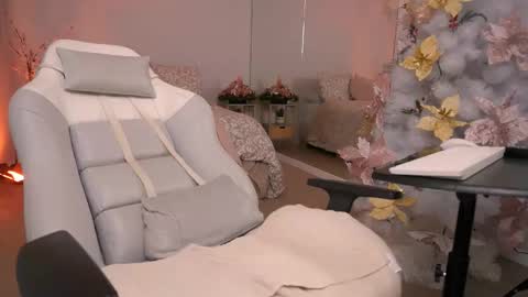 Samantha online show from 12-18-24, 05:04