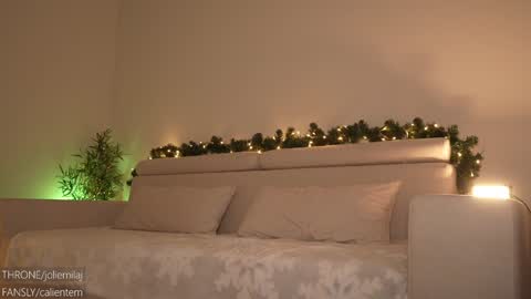 Snapshot of ms_seductive chatting on 12-15-24, 03:20 Your M online show from 12-15-24, 03:20