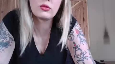 Snapshot of msbigtits77 chatting on 02-02-26, 05:44 MsBigTits online show from 02-02-26, 05:44