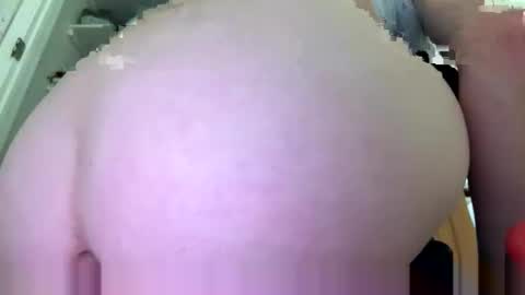 Snapshot of msfreckles92 chatting on 04-30-26, 04:35 msfreckles92 online show from 04-30-26, 04:35