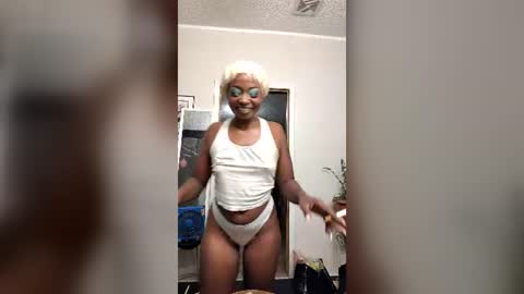 Snapshot of msmystiquee chatting on 07-26-26, 07:26 Mytiquee online show from 07-26-26, 07:26