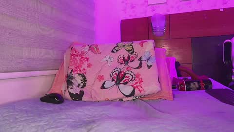 Manuela  online show from 02-05-25, 09:15