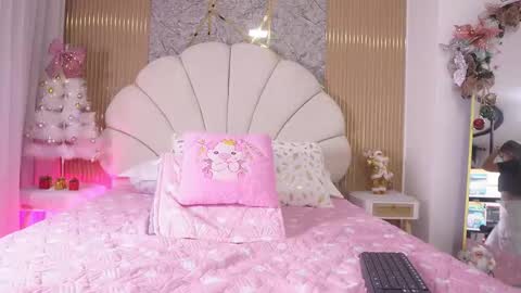 Manuela  online show from 11-21-25, 03:05