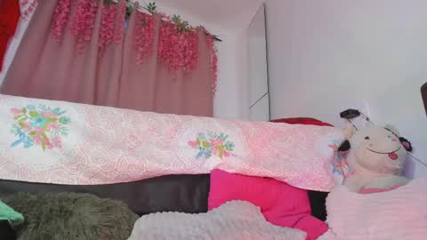 Snapshot of msschloee chatting on 10-06-25, 11:02 Chloe new account online show from 10-06-25, 11:02