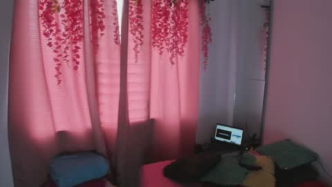 Snapshot of msschloee chatting on 11-09-25, 07:23 Chloe new account online show from 11-09-25, 07:23