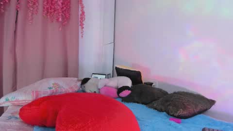 Snapshot of msschloee chatting on 11-14-25, 01:59 Chloe new account online show from 11-14-25, 01:59