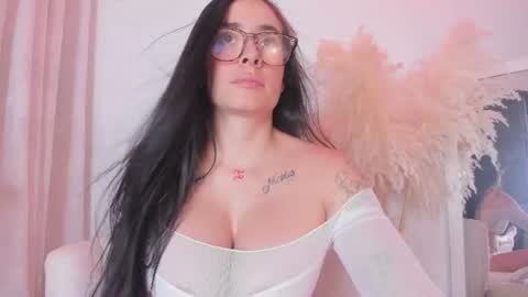 Snapshot of msschloee chatting on 06-17-26, 06:53 Chloe new account online show from 06-17-26, 06:53