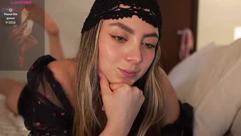 Sophie  online show from 06-11-26, 07:01