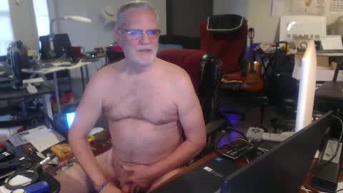 Snapshot of mt2much chatting on 09-19-25, 10:43 mt2much online show from 09-19-25, 10:43