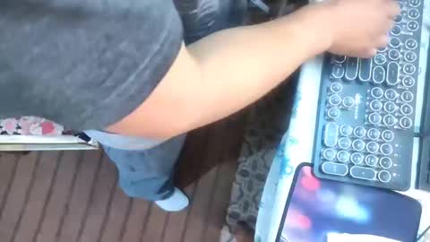 Snapshot of muchachosam chatting on 11-08-25, 09:02 zenon online show from 11-08-25, 09:02