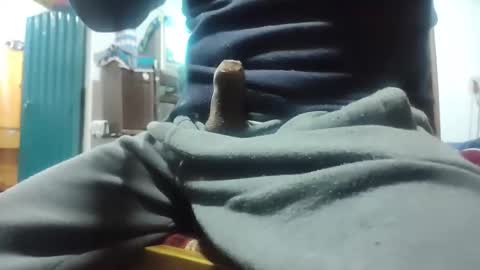 Snapshot of muchachosam chatting on 11-12-25, 10:20 zenon online show from 11-12-25, 10:20