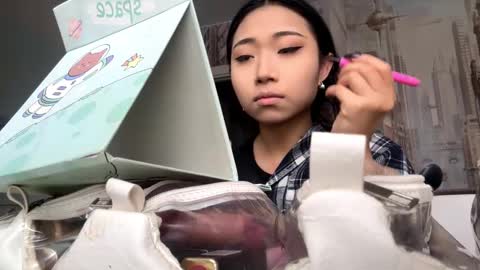 Mia online show from 03-19-26, 03:43