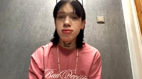 Snapshot of mun_poli chatting on 11-17-25, 10:04 Polik online show from 11-17-25, 10:04