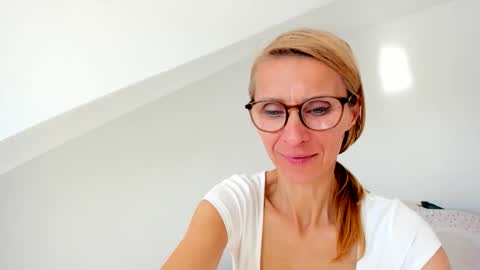 LOVELY JULIA  Peter DAY online show from 05-22-26, 07:37