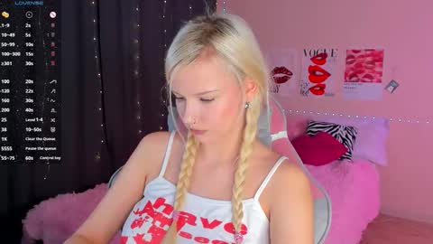 Snapshot of murmurmiace chatting on 12-14-25, 03:17 Sasha online show from 12-14-25, 03:17