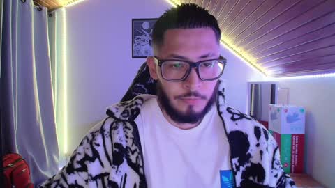 Snapshot of muscle_cock32 chatting on 12-02-24, 05:59 David Big online show from 12-02-24, 05:59