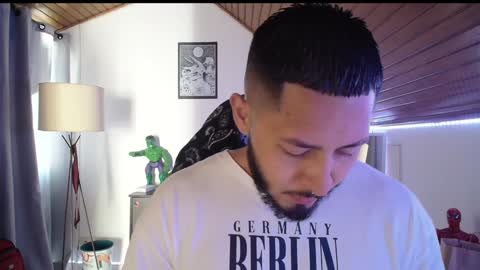 Snapshot of muscle_cock32 chatting on 01-21-25, 01:22 David Big online show from 01-21-25, 01:22