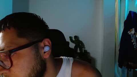 Snapshot of muscle_cock32 chatting on 10-01-25, 06:36 David Big online show from 10-01-25, 06:36