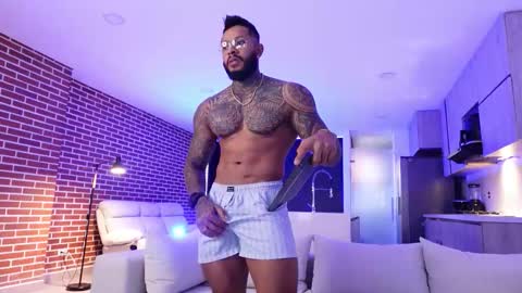 Snapshot of muscle_man19 chatting on 10-23-25, 11:20 Nick online show from 10-23-25, 11:20