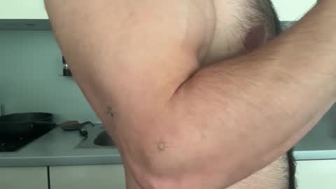 Snapshot of musclehair3 chatting on 06-06-26, 08:52 musclehair3 online show from 06-06-26, 08:52