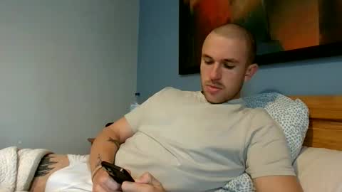 Snapshot of muscleshow00 chatting on 11-19-25, 08:58 muscleshow00 online show from 11-19-25, 08:58