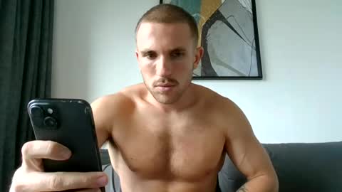 Snapshot of muscleshow00 chatting on 07-08-26, 09:36 muscleshow00 online show from 07-08-26, 09:36