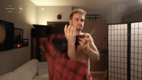 Snapshot of muscularfriend chatting on 12-18-24, 04:06 Ivan online show from 12-18-24, 04:06