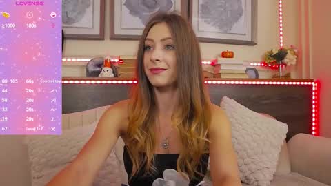 Snapshot of musedollx chatting on 10-25-25, 06:46 Luna online show from 10-25-25, 06:46