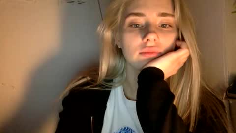 Snapshot of musescorner chatting on 03-17-26, 07:06 musescorner online show from 03-17-26, 07:06