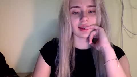 Snapshot of musescorner chatting on 03-20-26, 12:32 musescorner online show from 03-20-26, 12:32