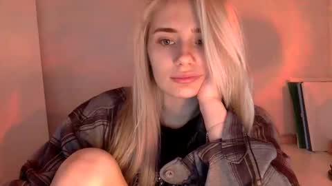 Snapshot of musescorner chatting on 04-14-26, 02:45 musescorner online show from 04-14-26, 02:45