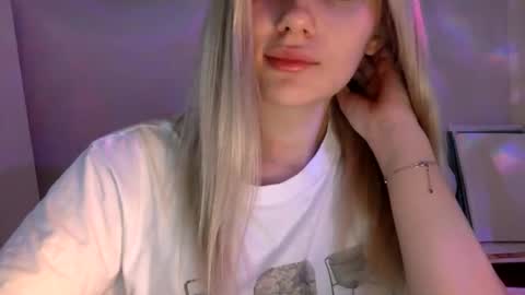 Snapshot of musescorner chatting on 05-13-26, 04:15 musescorner online show from 05-13-26, 04:15