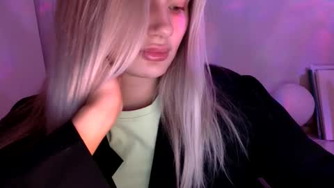 Snapshot of musescorner chatting on 05-21-26, 04:47 musescorner online show from 05-21-26, 04:47
