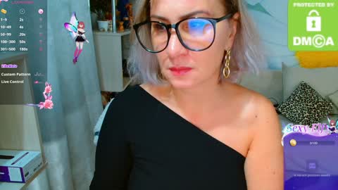 Snapshot of music_fairy chatting on 12-28-24, 09:20 Lana online show from 12-28-24, 09:20