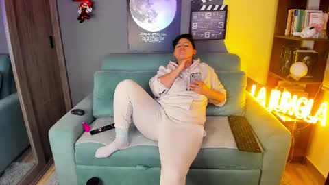 Snapshot of musicayluna chatting on 07-15-26, 01:22 VALENTINA Luna online show from 07-15-26, 01:22