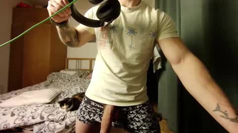 Snapshot of muslejoker chatting on 11-11-25, 01:22 musle joker online show from 11-11-25, 01:22