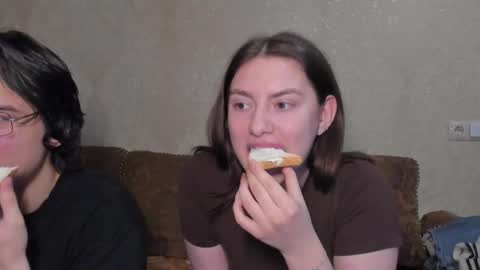 HEY online show from 12-04-25, 01:42