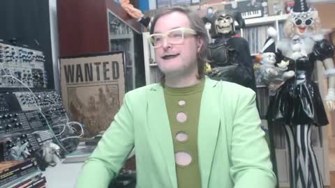 Snapshot of muziknerd chatting on 12-07-24, 04:42 Muziknerd online show from 12-07-24, 04:42