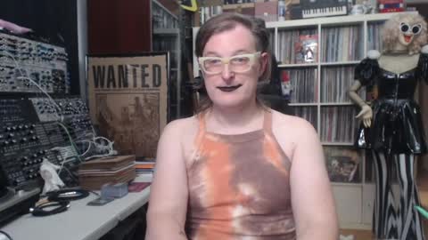 Snapshot of muziknerd chatting on 04-14-26, 04:18 Muziknerd online show from 04-14-26, 04:18