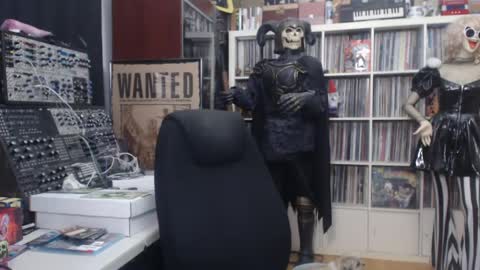 Snapshot of muziknerd chatting on 05-03-26, 05:13 Muziknerd online show from 05-03-26, 05:13
