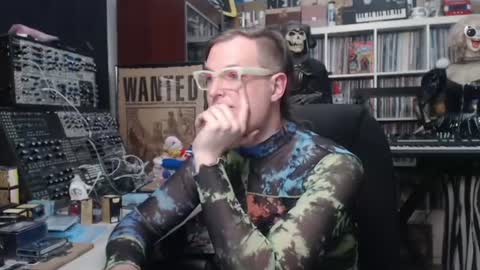Muziknerd online show from 06-21-26, 07:55