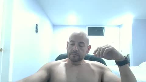 Snapshot of mworlton9 chatting on 12-17-25, 05:19 Maximus online show from 12-17-25, 05:19