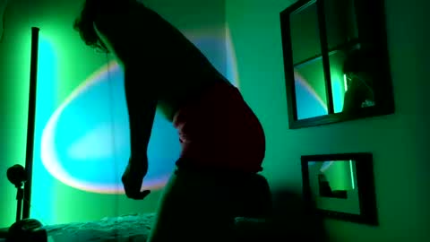 Snapshot of mx_anouk_divine chatting on 10-14-25, 05:08 Mx. Anouk Divine online show from 10-14-25, 05:08