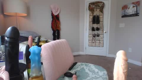 Snapshot of mxsissycharlotte chatting on 01-15-25, 04:43 Mx Charlotte online show from 01-15-25, 04:43