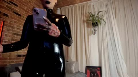 Lola online show from 02-20-26, 02:08