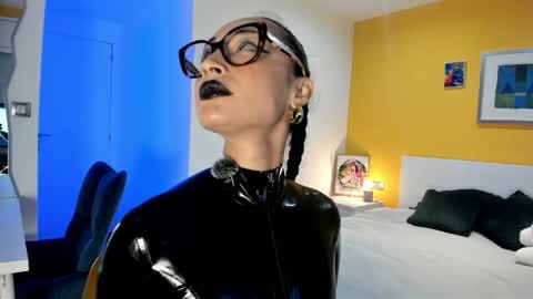 Lola online show from 03-20-26, 07:41